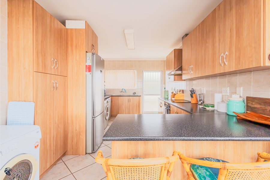 6 Bedroom Property for Sale in Middedorp Western Cape